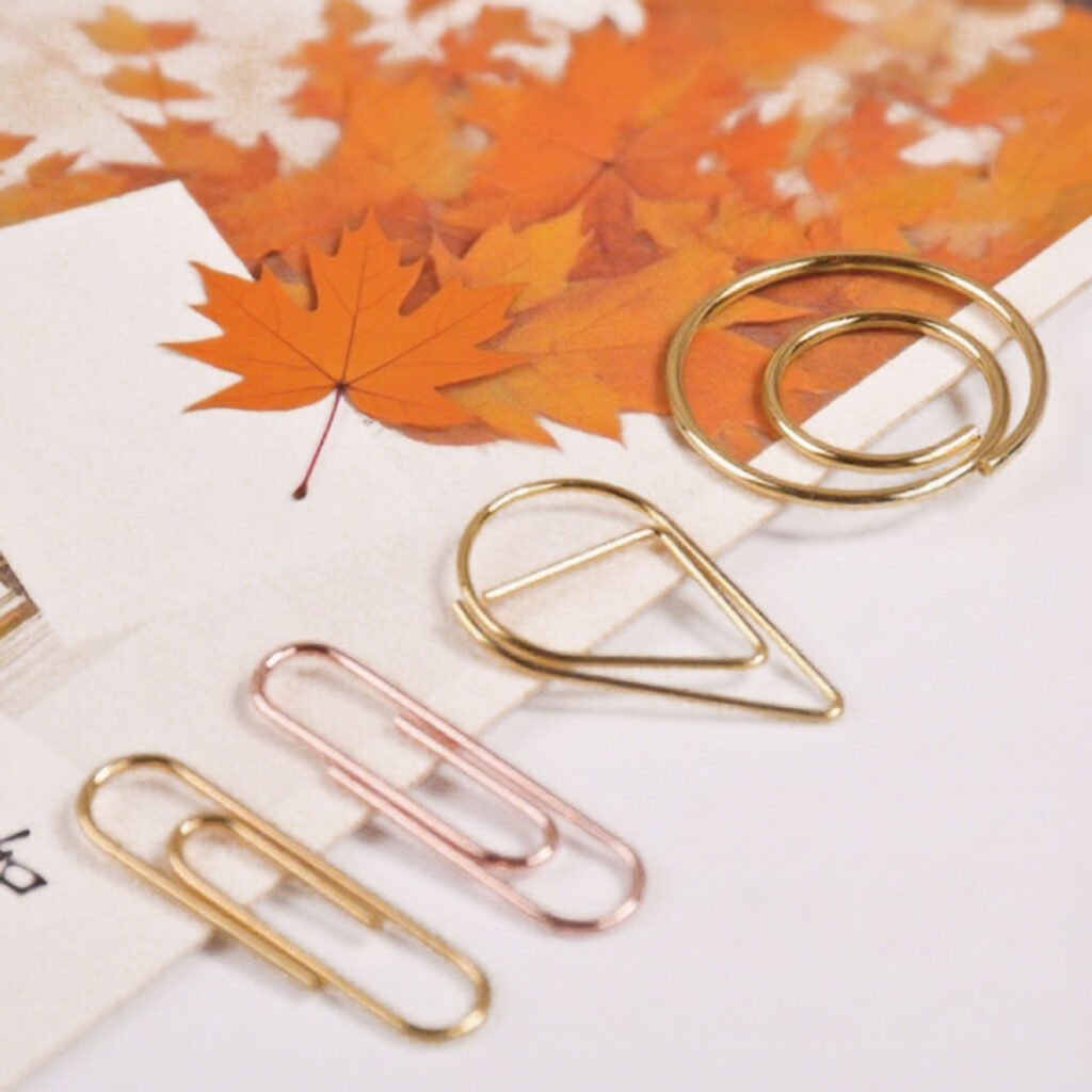 gold teardrop shaped paper clips 28mm